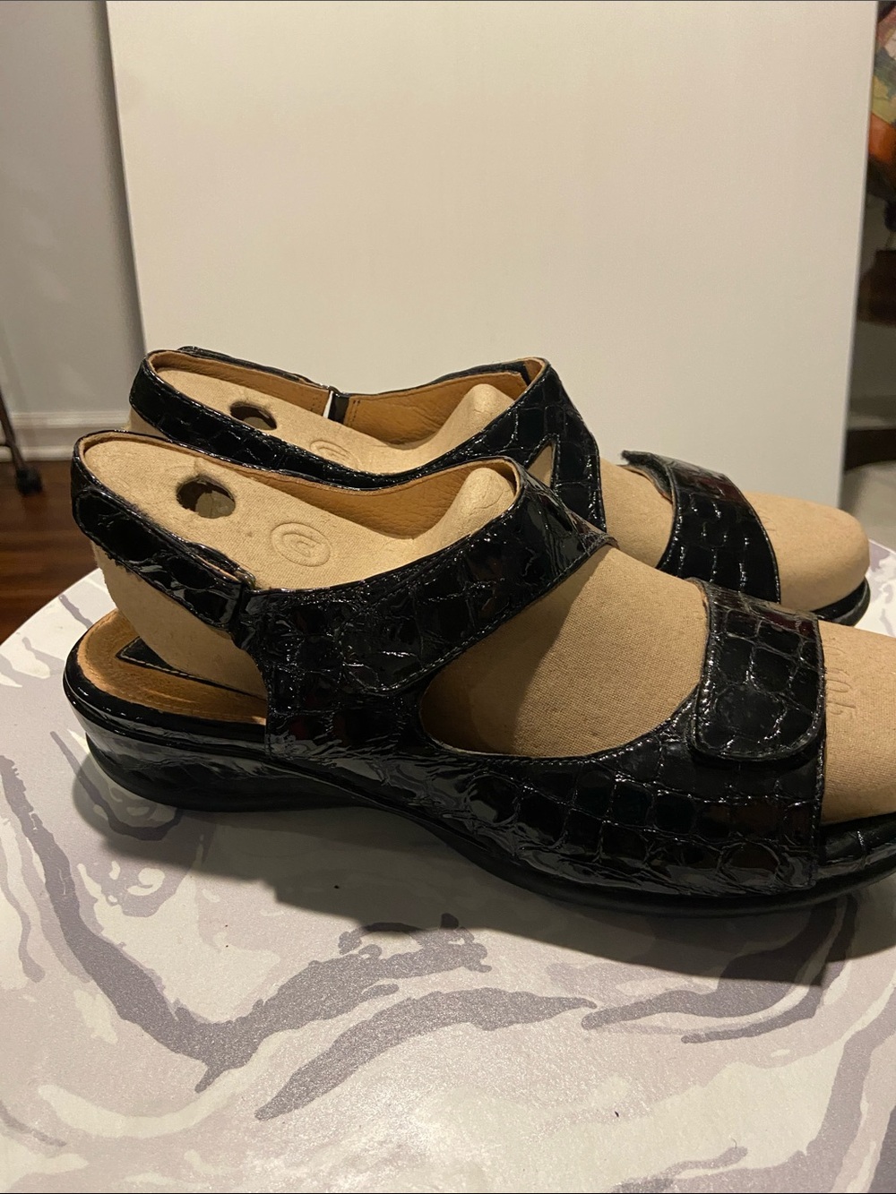 Clarks Artisan Black Patent Croc Leather Comfort Sandals Women’s 9 XW Extra Wide - Picture 2 of 6